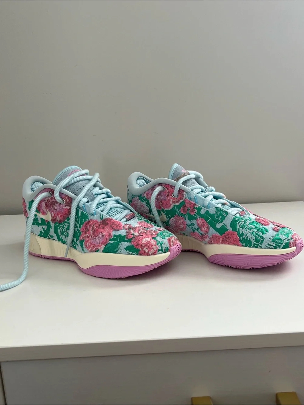 LeBron XXI Floral Knit Basketball Shoes - Glacier Blue / Coconut Milk / Pink
